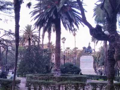 Uno scorcio di piazza Umberto 
